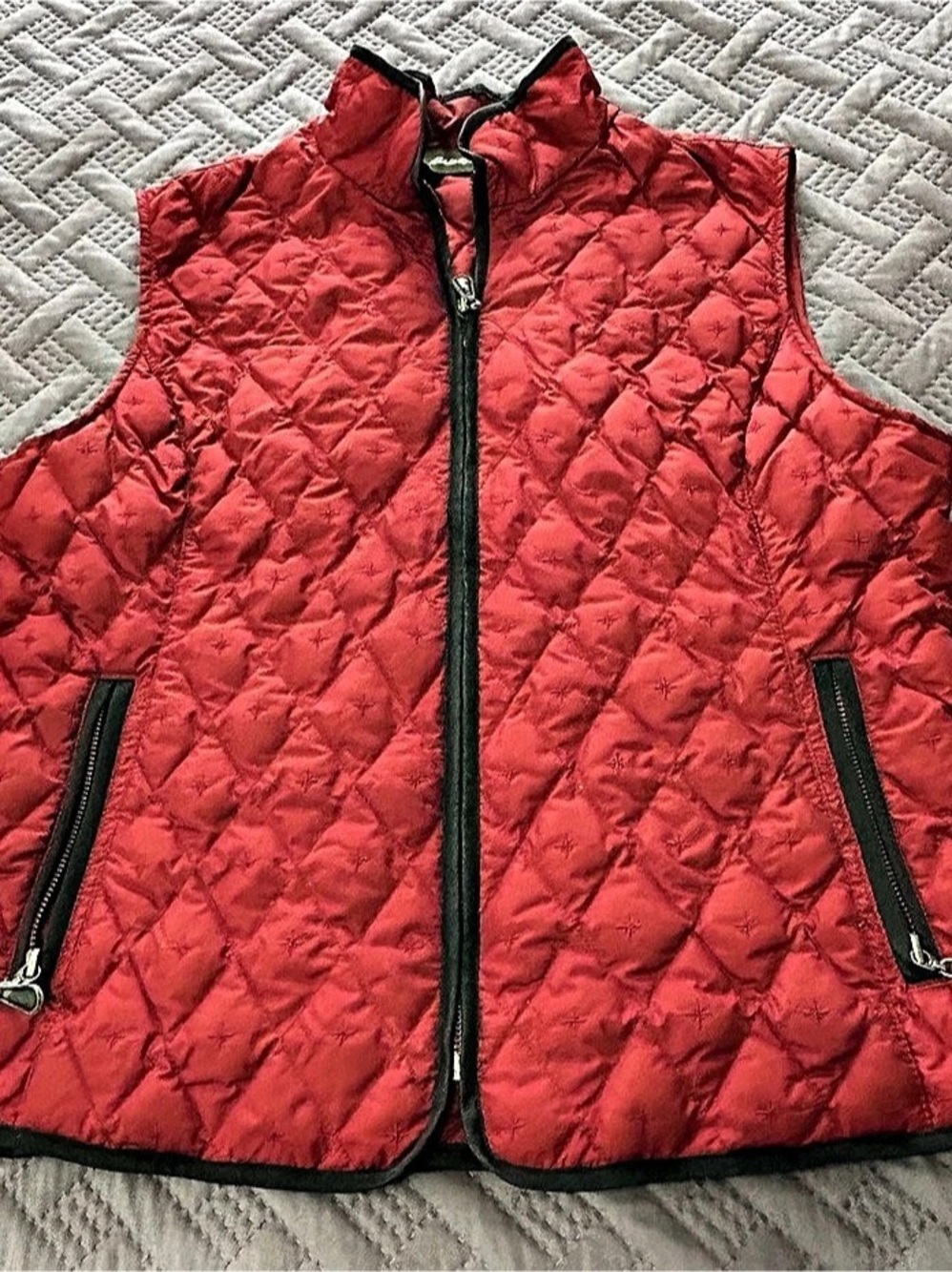 Eddie Bauer Quilted Vest in Red & Black Size Large